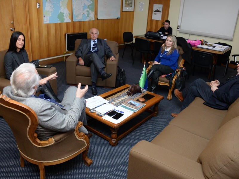 DIRECTORIO DE EMPORMONTT SE REÚNE CON INTENDENTE REGIONAL