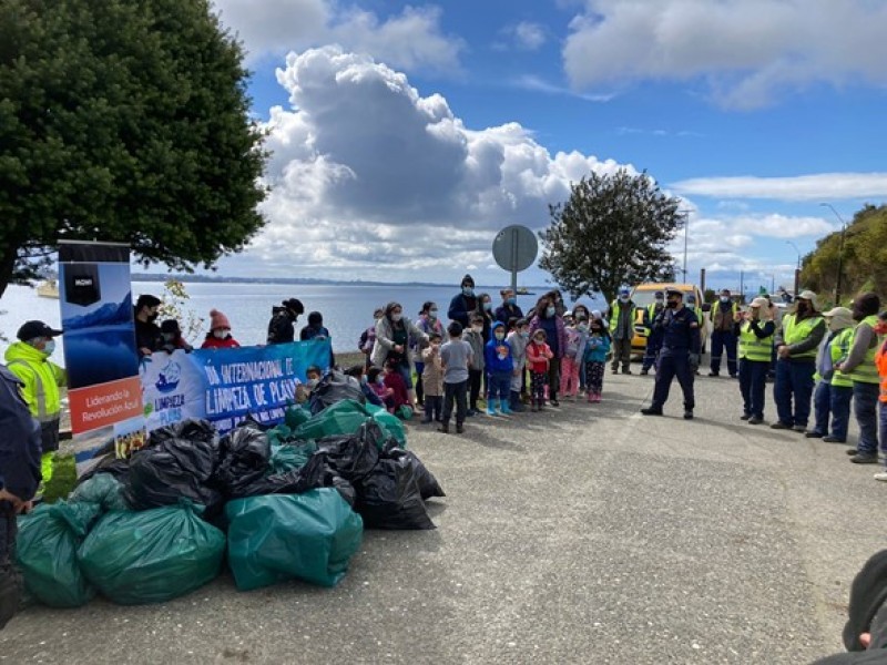 Empormontt coopera en la limpieza de playas de Chacao