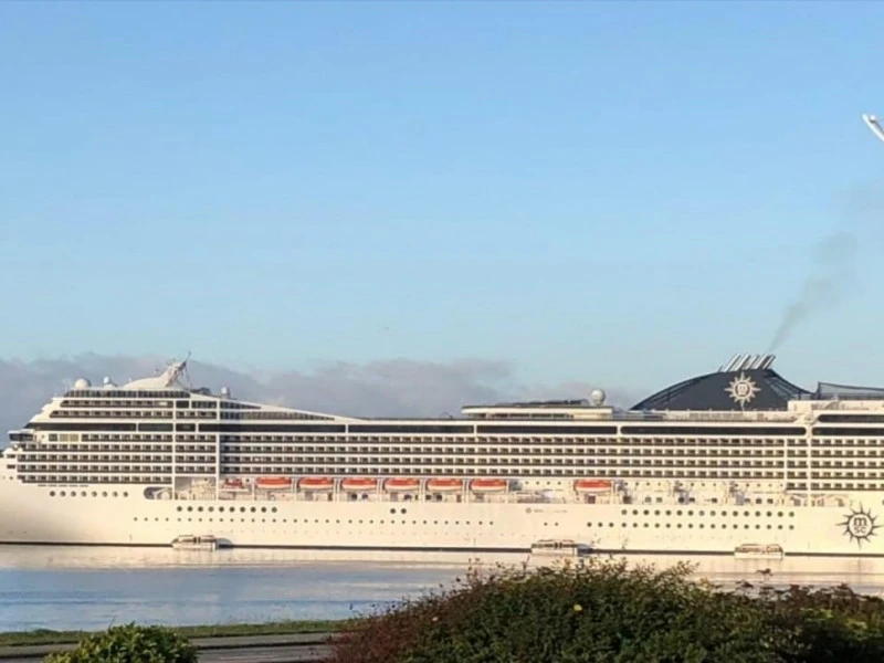 CRUCERO MSC MAGNIFICA RECALA EN PUERTO MONTT