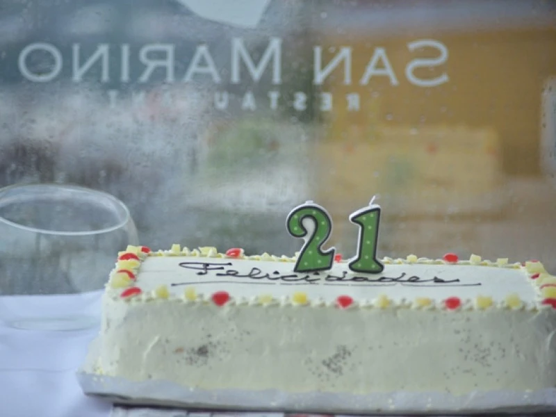 EMPORMONTT CELEBRA 21 AÑOS